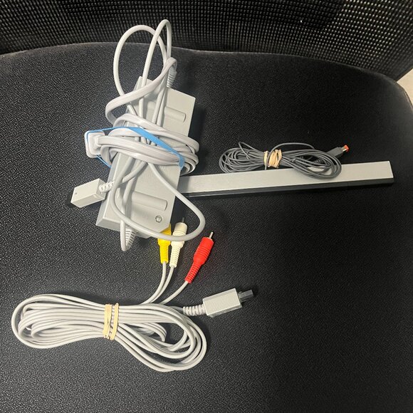 Genuine Nintendo Wii Power Cord, AV Cable and Sensor  Bundle Replacement - Picture 1 of 1